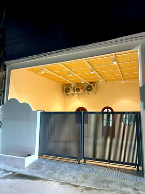 ทาวน์โฮม ถนนพัทยาสาย 2 : บ้านสไตล์มินิมอลปรับปรุงใหม่ในพัทยากลาง