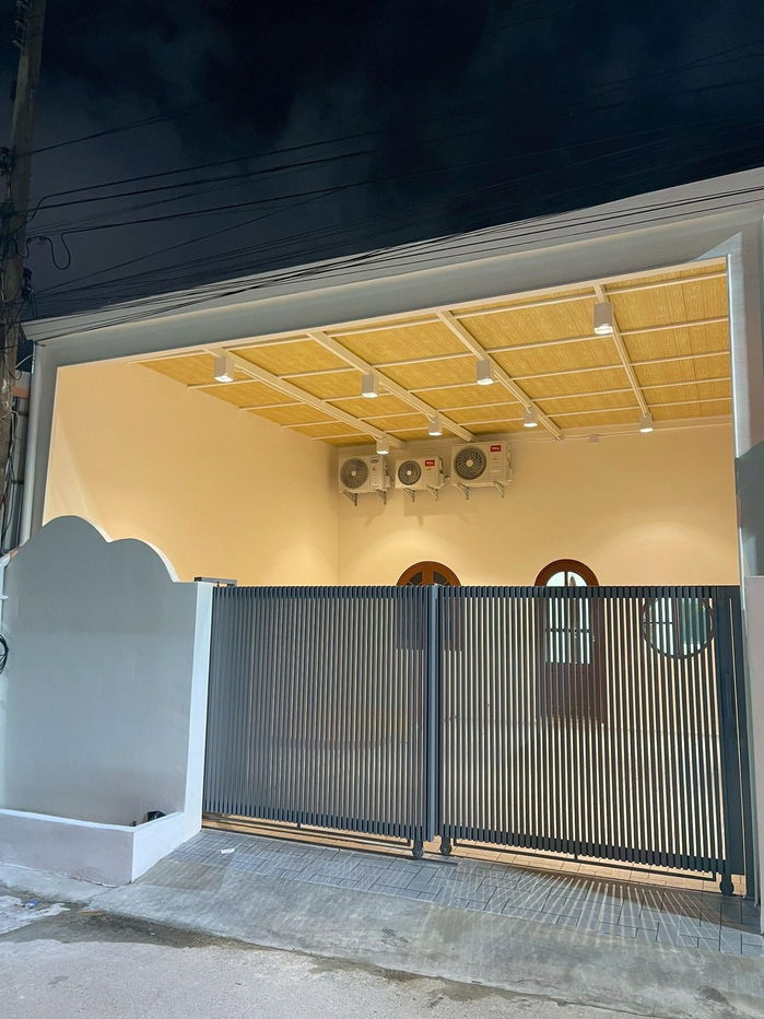 รูป บ้านสไตล์มินิมอลปรับปรุงใหม่ในพัทยากลาง - รูปที่ 1/15