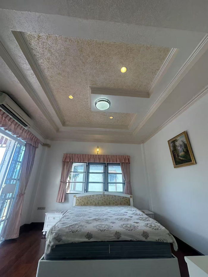 รูป Spacious 8-Bedroom Pool Villa for Sale in Thepprasit - รูปที่ 9/16