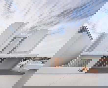 วิลล่าหรู 4 ห้องนอนพร้อมสระว่ายน้ำให้เช่าในเขามะกอก พัทยาตะวันออก