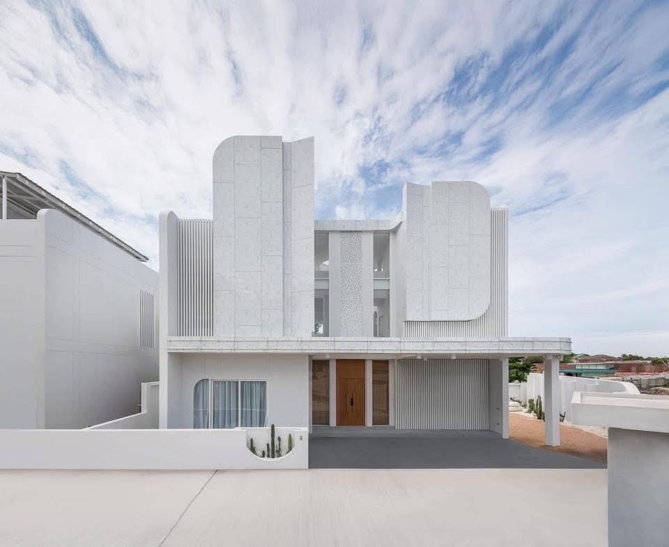 รูป วิลล่าหรู 4 ห้องนอนพร้อมสระว่ายน้ำให้เช่าในเขามะกอก พัทยาตะวันออก - รูปที่ 1/6