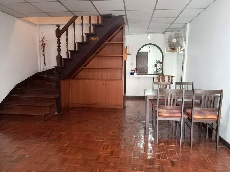 รูป ด่วน! ขายทาวน์เฮ้าส์ ทำเลทอง ลาดพร้าว 101 แยก 35 – ราคาดีแบบนี้หาไม่ได้อีกแล้ว! ใครหาบ้านทำเลดี รีบเลยค่ะ! - รูปที่ 2/11