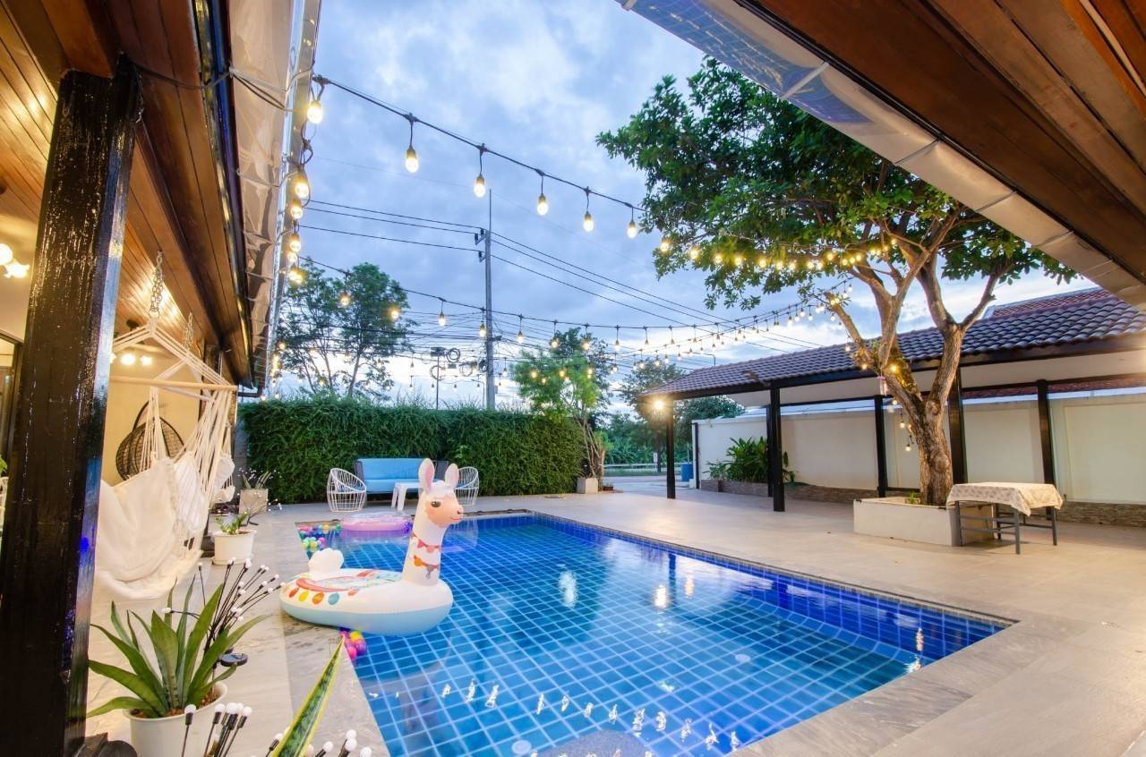 picture 3 Bedrooms Pool Villa in Mabprachan for Sale - 1/11