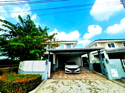 เช่าบ้านเดี่ยว เทสโก้โลตัส ศรีนครินทร์ : ตกแต่งพร้อมเฟอร์ฯ ร่มรื่น วิวสวน บ้านเดี่ยว 2 ชั้น แพรกษา ศรีนครินทร์ สุขุมวิท บางนา รร.นานาชาติคริสเตียน 2.7 กม. หลังมุม