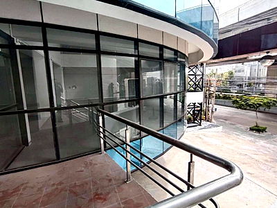 เช่าอาคารพาณิชย์ วิทยาลัยดุสิตธานี : 🏢 ตึก 7 ชั้น โครงสร้างแข็งแรง ริมถนนพระราม 9 💥 ราคาพิเศษ 💥