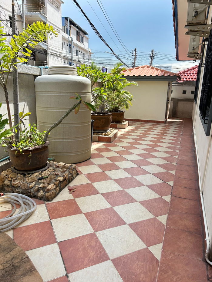 picture 2 Bedrooms House for Sale in East Pattaya - 7/8