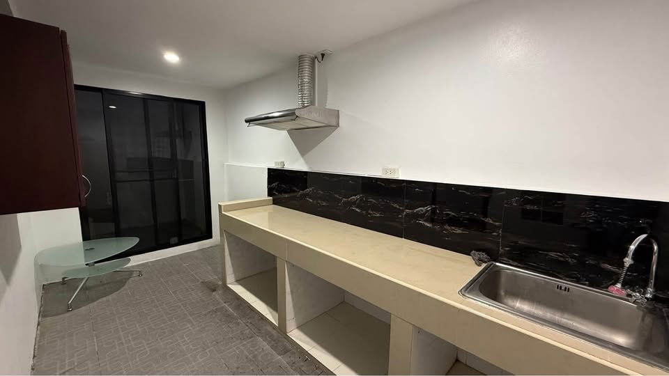 รูป RH112925 ให้เช่า Home Office 3ชั้น 4ห้องนอน หมู่บ้าน ไพร์มเพลส 105 ซอยลาซาล77 (บางนา) - รูปที่ 4/11