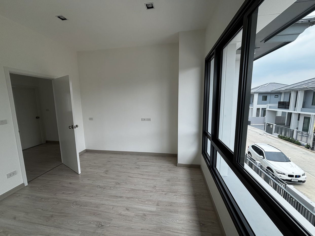 picture Two-Story House with 4 Bedrooms for Sale in Takhian Tia - 5/9