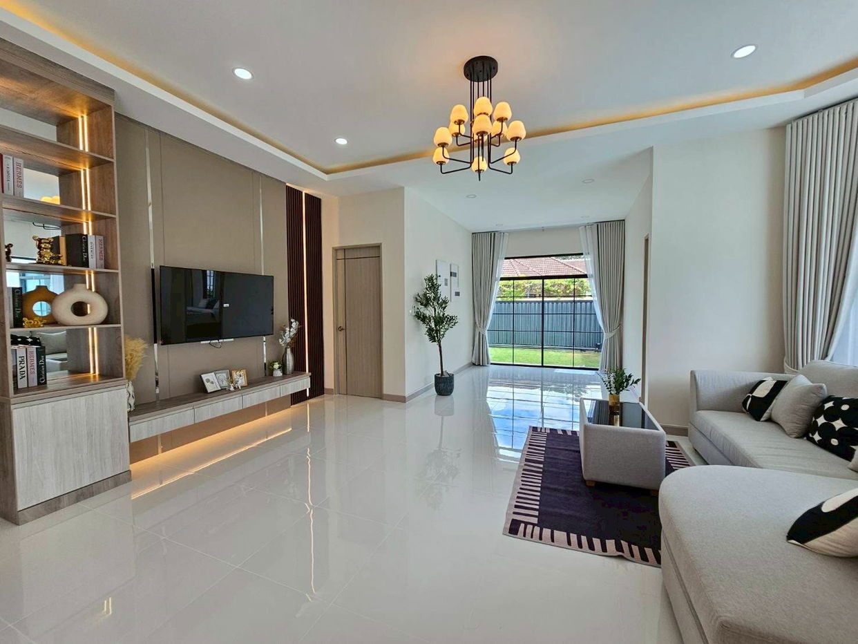 picture Modern Luxury Pool Villa for Sale in East Pattaya - 5/14