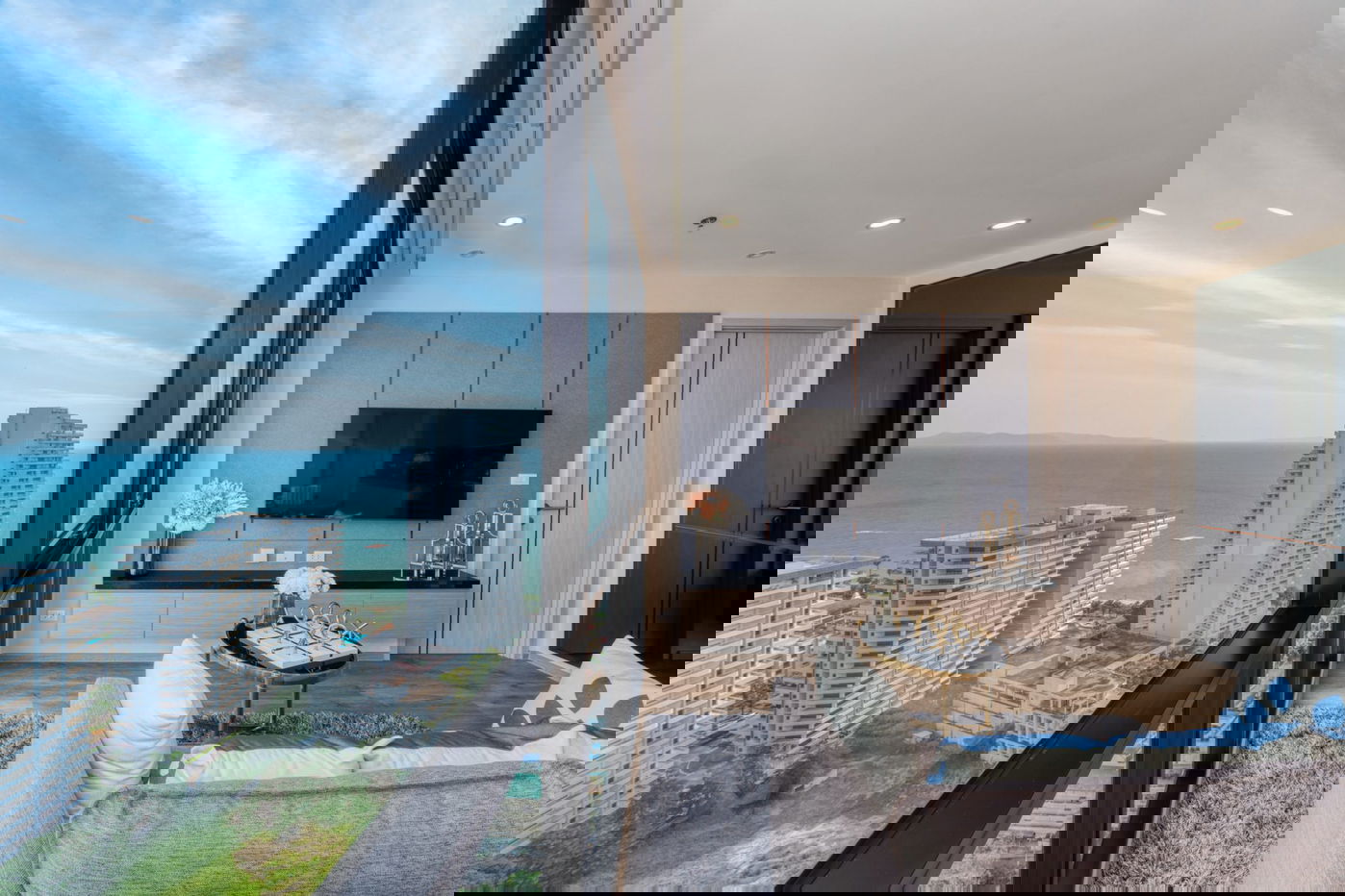 picture The Panora Pattaya 2 Bedrooms for Sale - 6/15