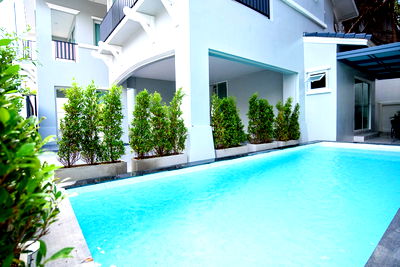 บ้านเดี่ยว ถนนจอมเทียนสาย 1 : ขายพูลวิลล่า 4 ห้องนอนสไตล์โมเดิร์นในจอมเทียน