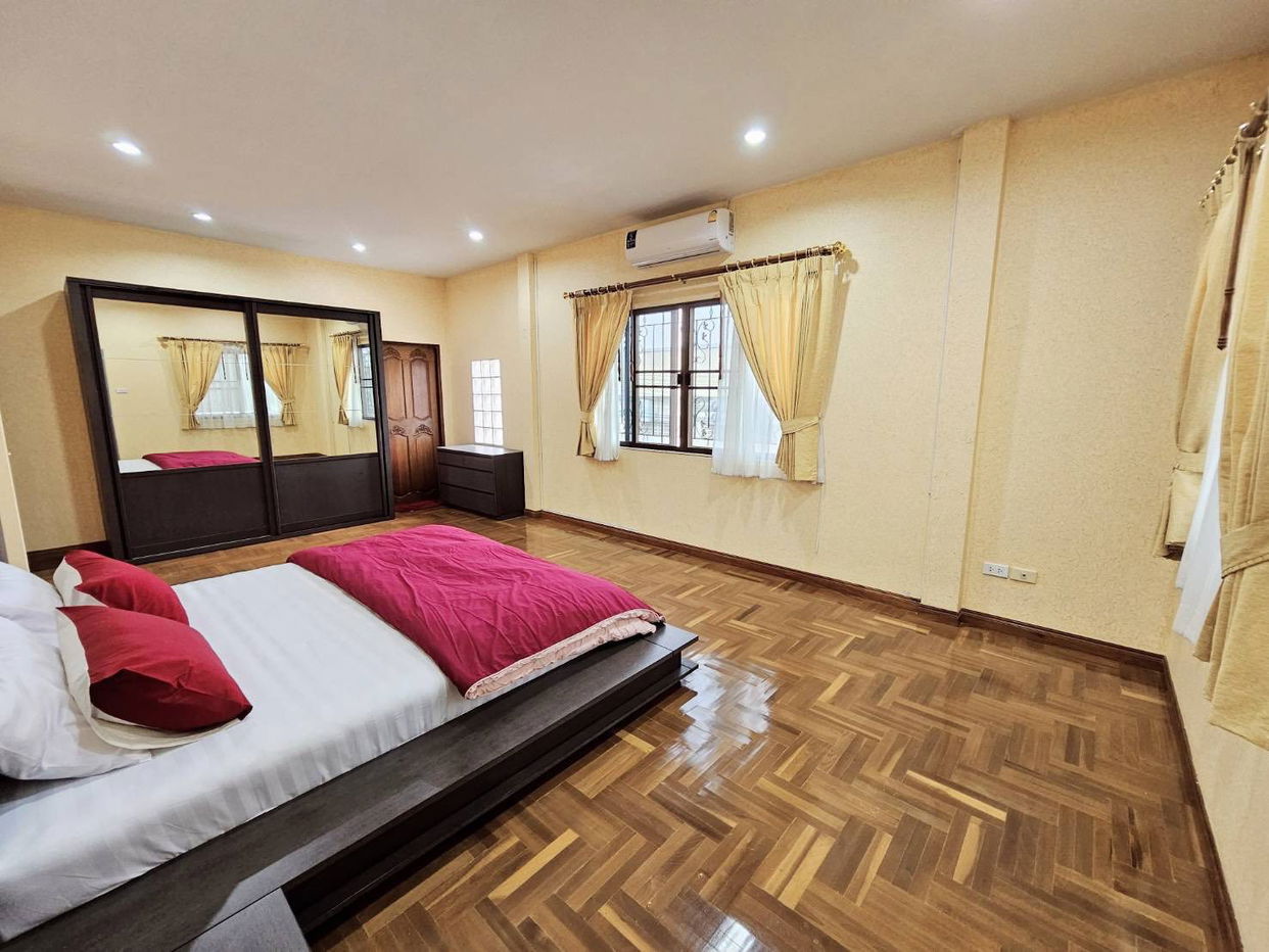 picture 4 Bedrooms Pool Villa in Thepprasit road - 9/10