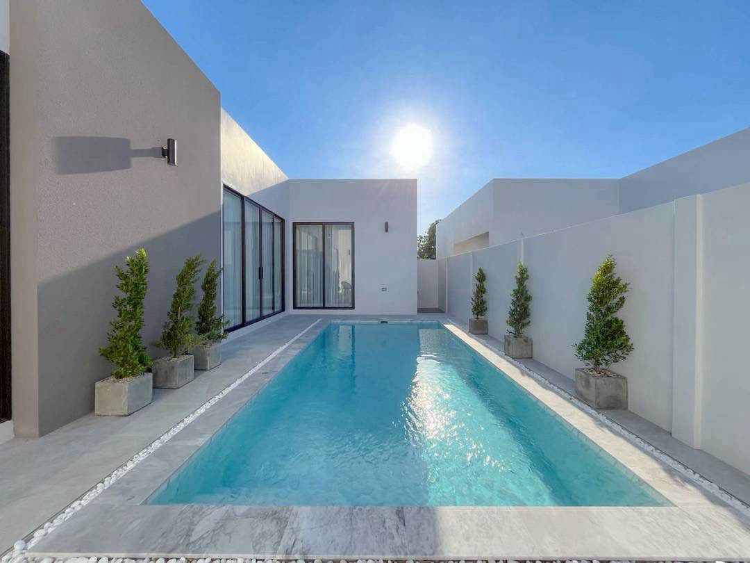 picture Modern Luxury 3-Bedroom Pool Villa for Sale – Mabprachan - 1/10
