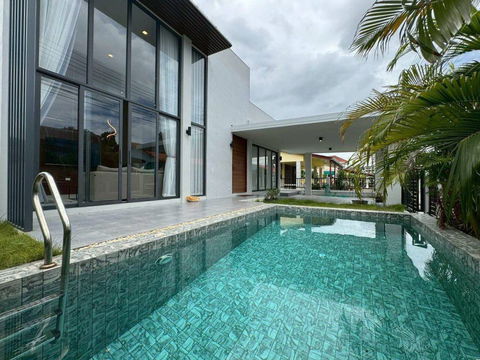 วิลล่าหรู 3 ห้องนอนพร้อมสระว่ายน้ำให้เช่า – นาเกลือ พัทยา