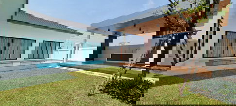 3 Bedrooms New Pool Villa in Mabprachan for Sale