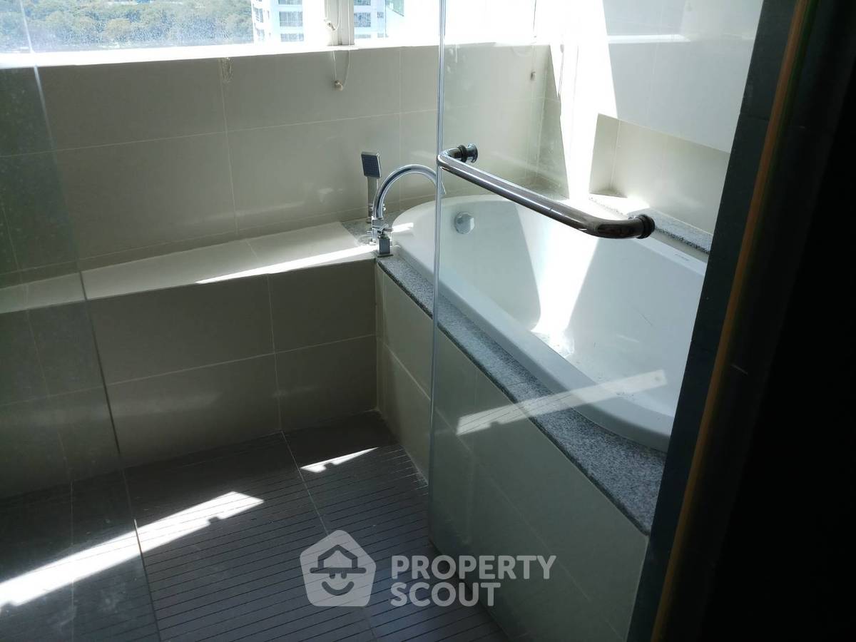 picture 2-BR Condo at Millennium Residence @ Sukhumvit Condominium near BTS Asok (ID 635593) - 22/24