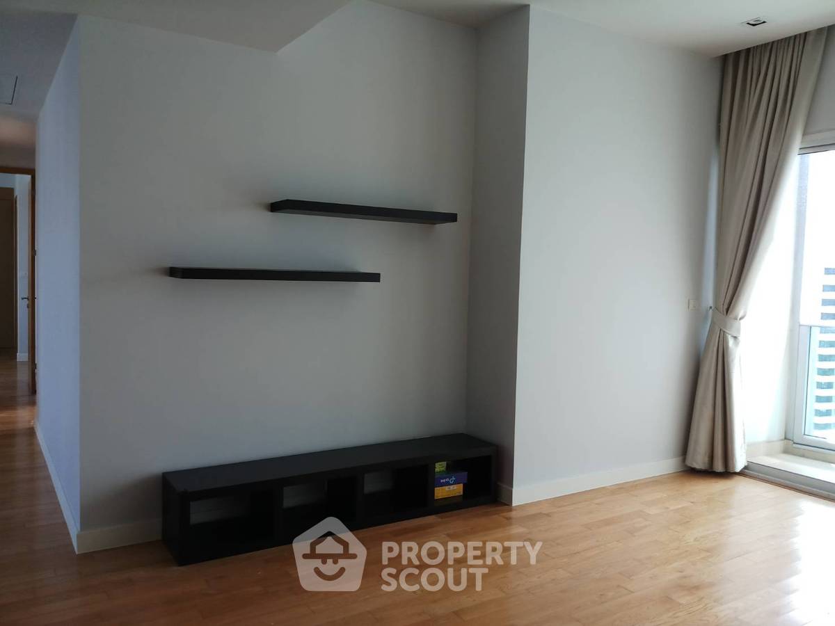 picture 2-BR Condo at Millennium Residence @ Sukhumvit Condominium near BTS Asok (ID 635593) - 1/24