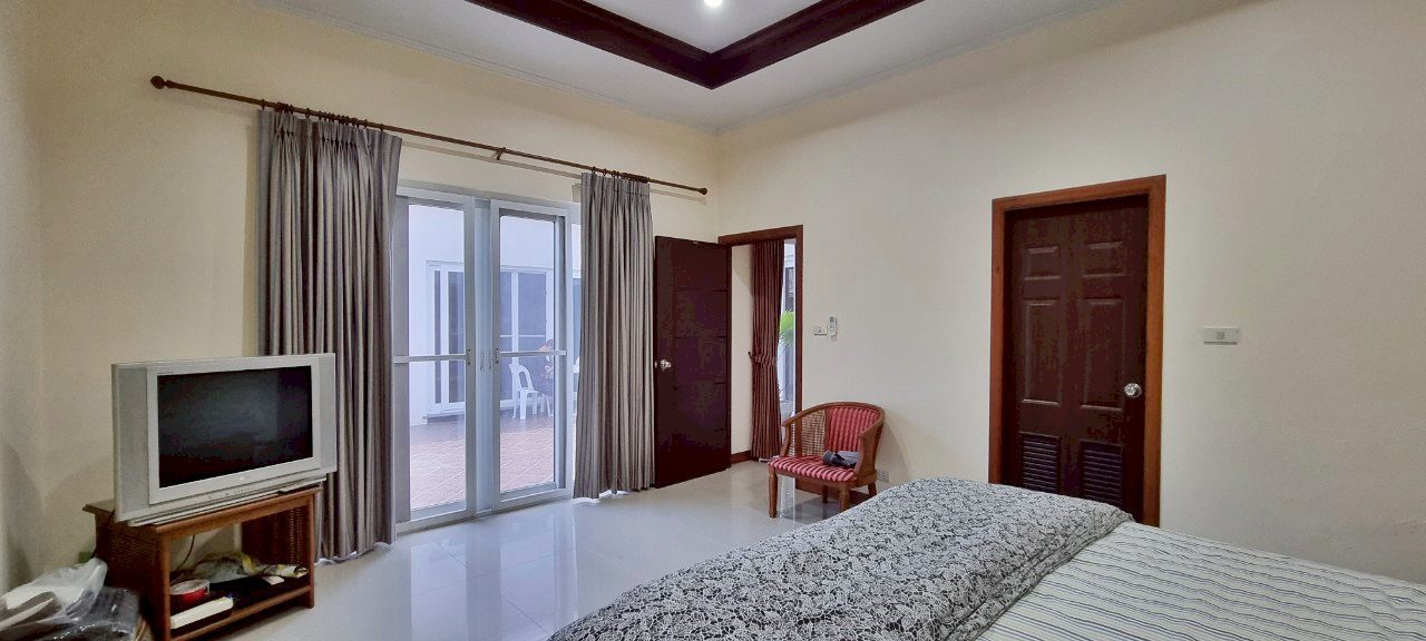 picture 4 Bedrooms House for Sale in East Pattaya - 10/21