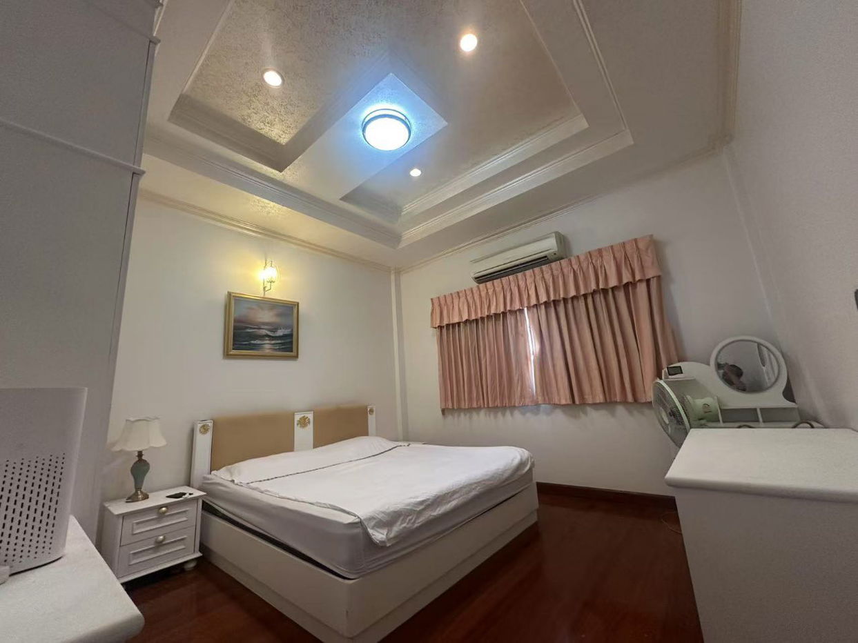 รูป Spacious 8-Bedroom Pool Villa for Sale in Thepprasit - รูปที่ 10/16