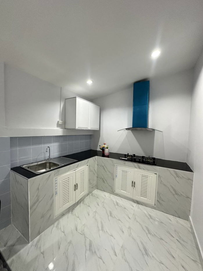 picture Modern 2-Bedroom Condo in Soi Boonsampan - 7/10