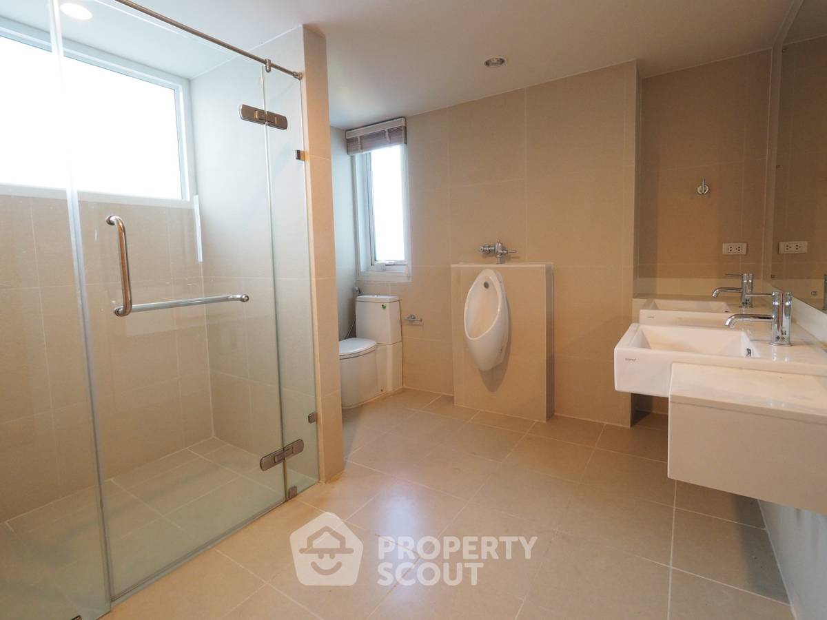 picture 4-BR Condo at Circle Condominium near MRT Phetchaburi (ID 515679) - 21/23