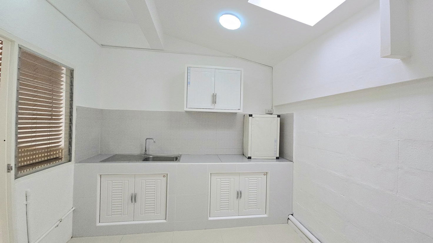 picture 2-Bedroom Townhouse for Sale in East Pattaya - 4/13