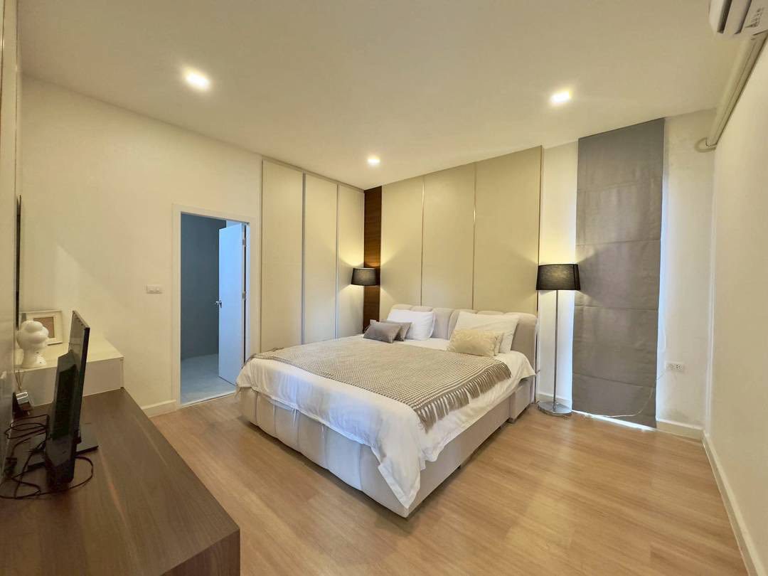 รูป วิลล่าหรู 3 ห้องนอนพร้อมสระว่ายน้ำให้เช่า – นาเกลือ พัทยา - รูปที่ 9/13