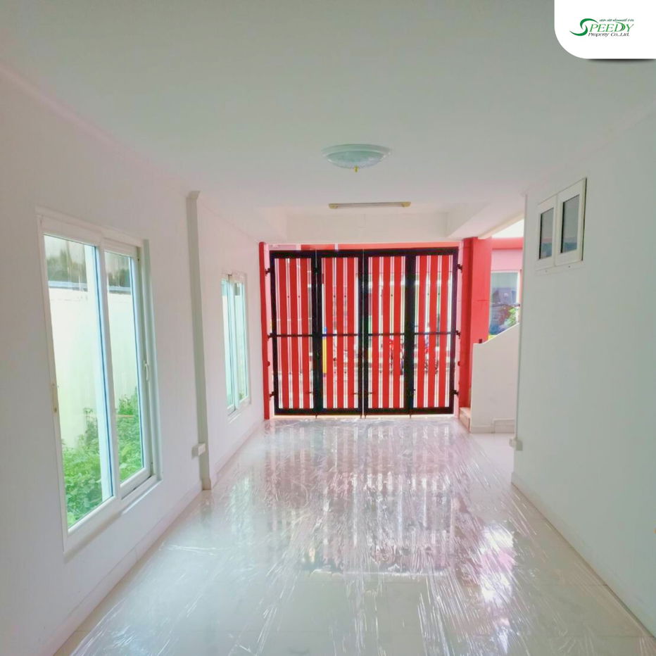 รูป ให้เช่า ทาวน์โฮม 3 ชั้น พร้อมอยู่ เมอริท เพลส ลาดพร้าว 87 กรุงเทพ ✨ เดินทางสะดวก ใกล้รถไฟฟ้าสายสีเหลือง 🚆 - รูปที่ 2/13