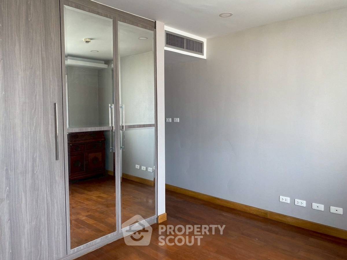 picture 4-BR Condo at Le Raffine Sukhumvit 24 Condominium near BTS Phrom Phong (ID 2085008) - 24/27