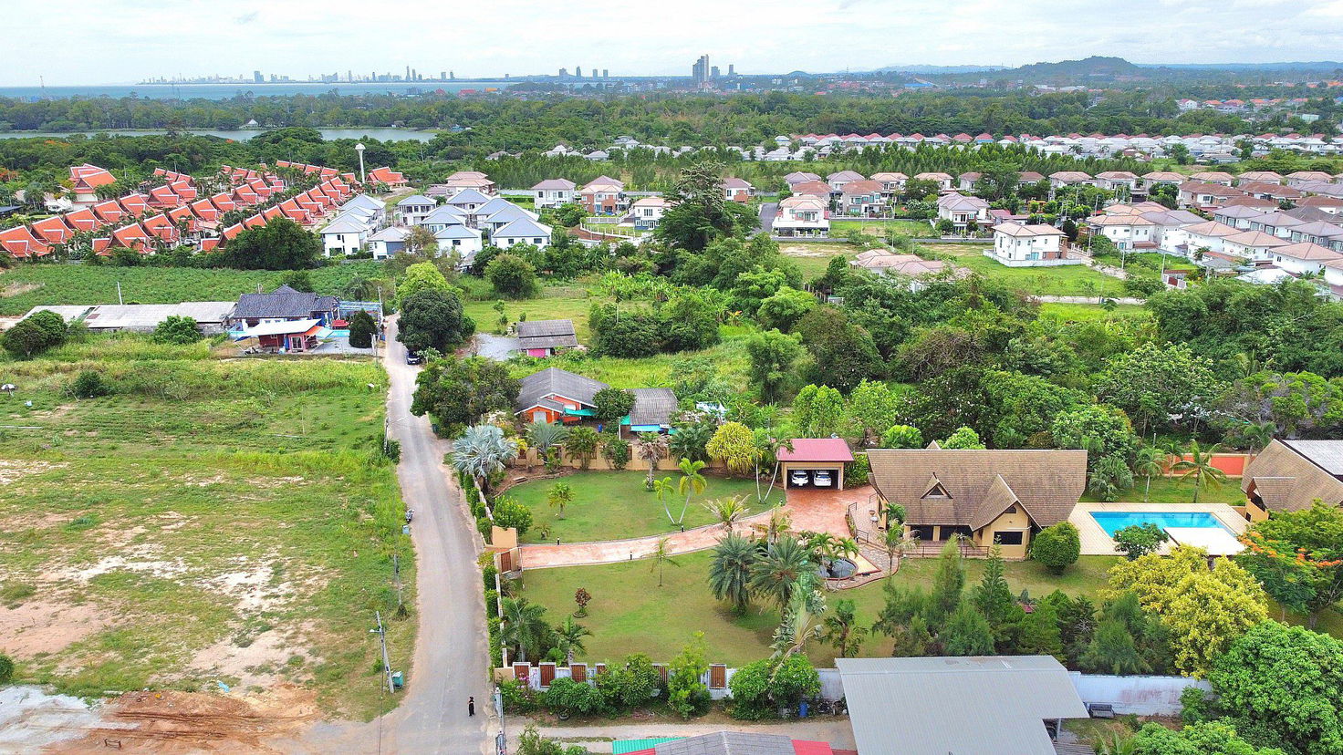 picture Spacious Private Villa with Swimming Pool for Sale – Bang Saray - 20/20