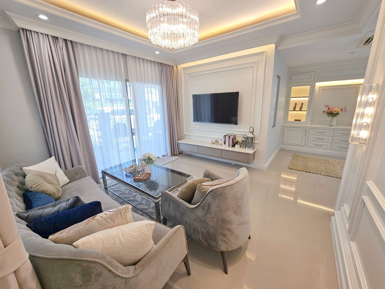 picture 4 Bedrooms House in East Pattaya for Sale - 3/19