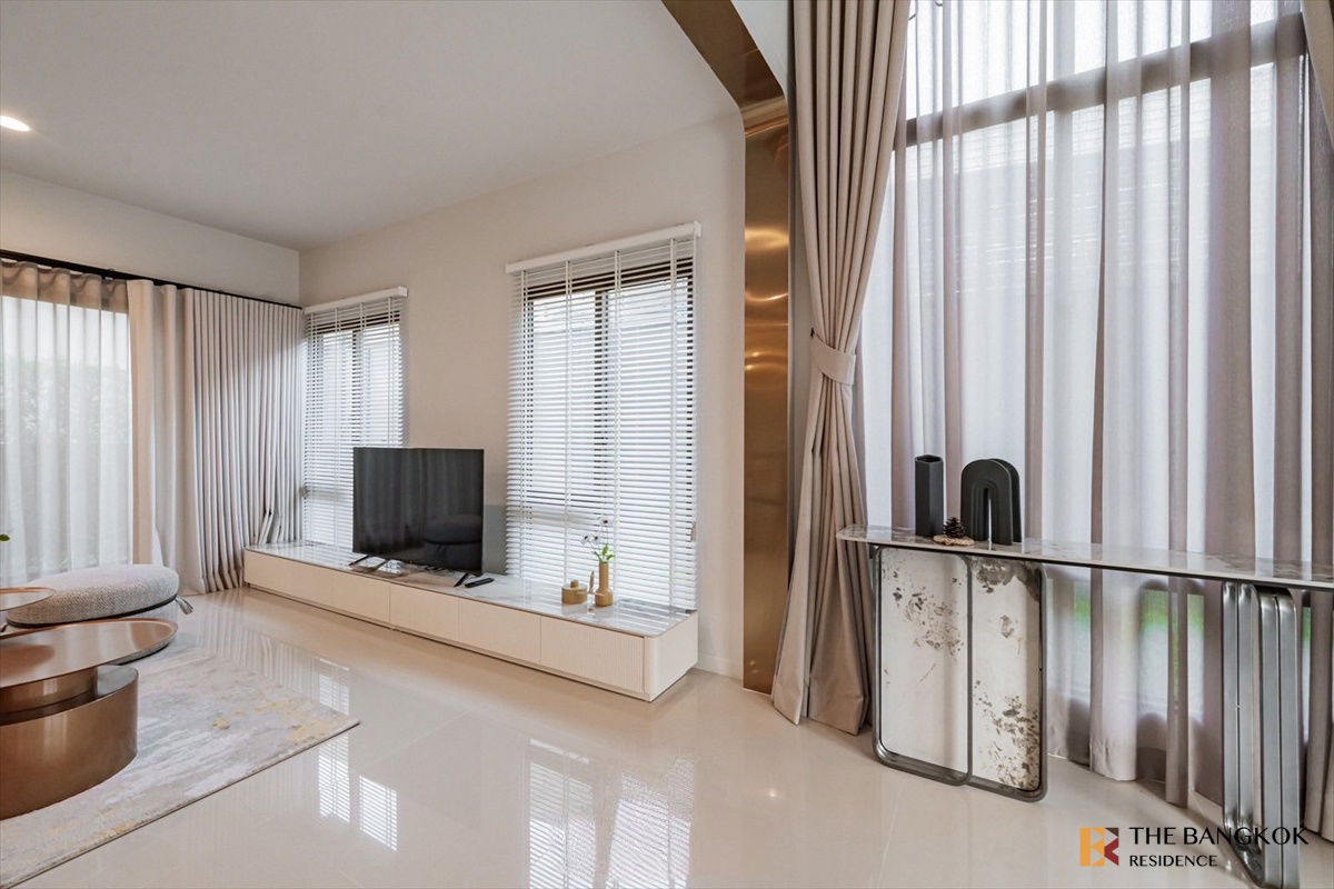 picture the privilege of luxury in an economic hub location burasiri krungthep kreetha - 11/16