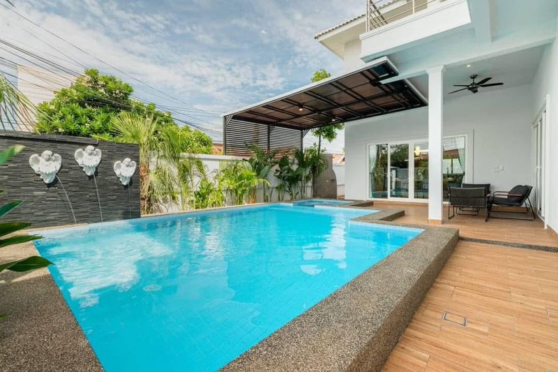 picture 6 Bedrooms Pool Villa For Rent in South Pattaya - 1/15