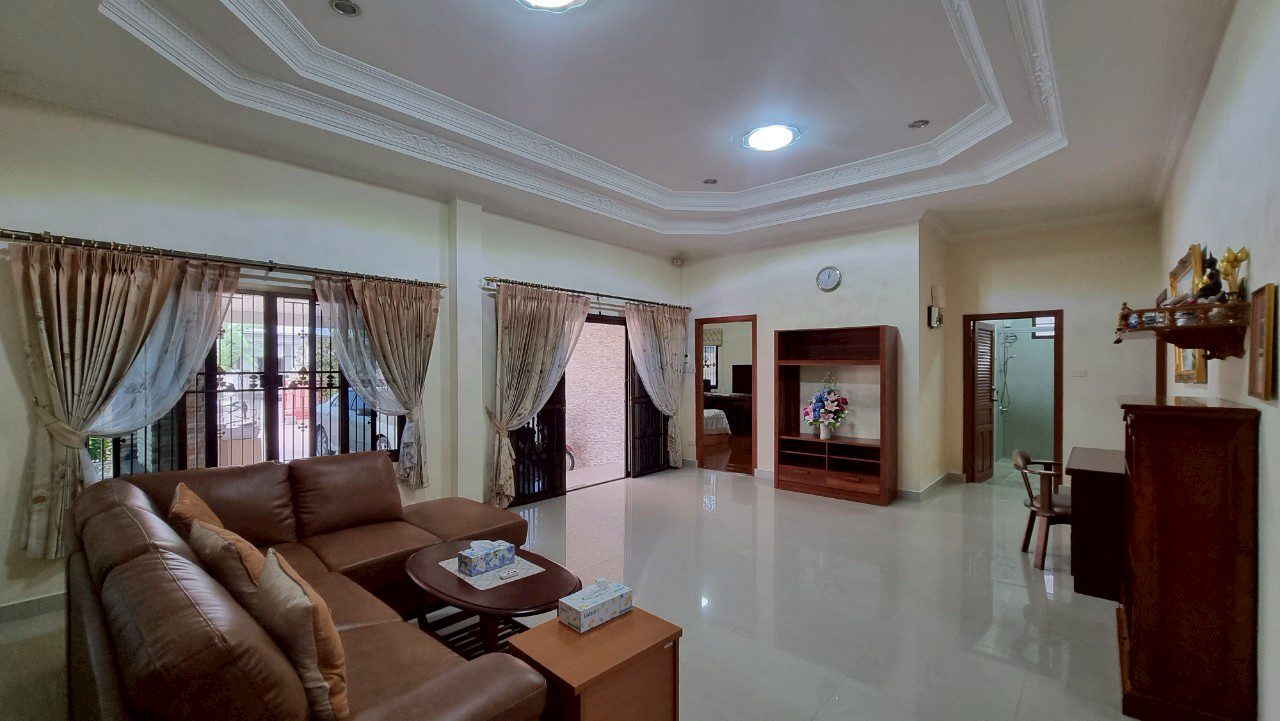 picture 3 Bedrooms House in East Pattaya for Sale - 3/15