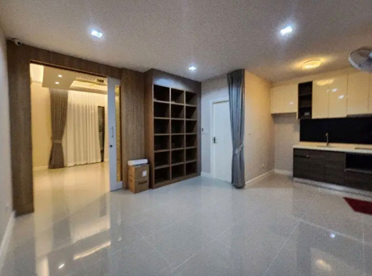 picture Townhouse for rent, 3 floors, Plex Bangna Village, beautiful, good location, near Mega Bangna shopping center. Interested, add Line @841qqlnr - 4/23