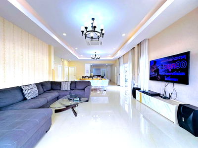 บ้านเดี่ยว วิทยาลัยเทคนิคสัตหีบ : ขายพูลวิลล่า 4 ห้องนอน ใน ห้วยใหญ่