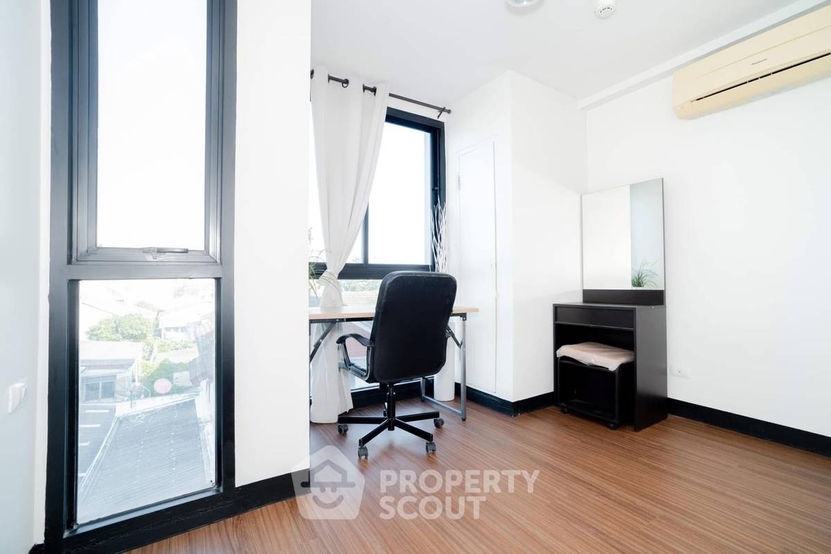 picture 2-BR Condo at Chateau In Town Ratchada 20 near MRT Sutthisan (ID 1998902) - 11/17