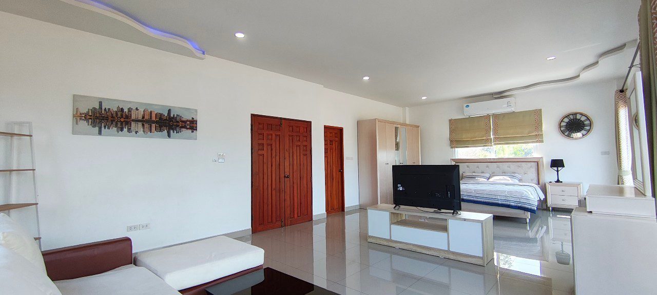 picture 5 Bedrooms House for Sale in Huay Yai - 15/27