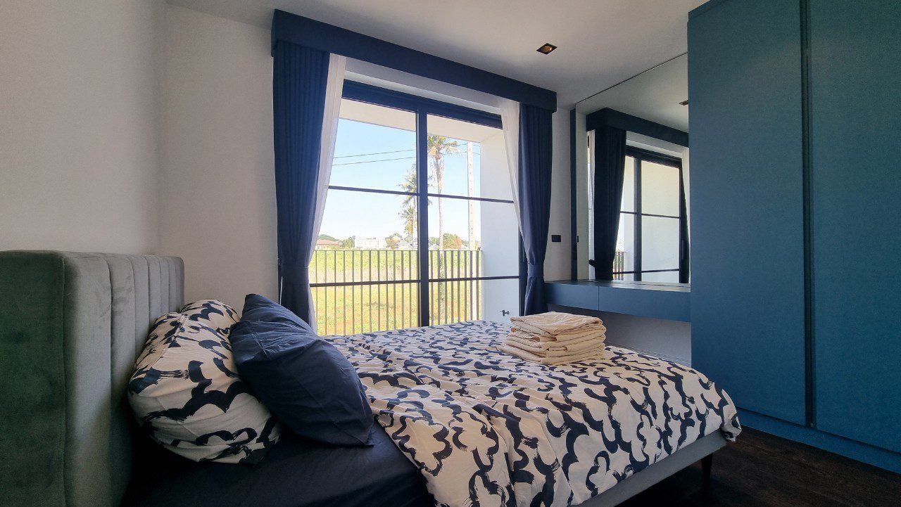 picture Luxury Pool Villa in Mabprachan for Sale - 10/26