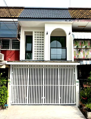 ทาวน์โฮม ถนนนาคนิวาส : ขาย ทาวน์เฮ้าส์ 19.6 ตร.ว. บ้านเสนานิคม 1  ซอยเสนานิคม 1 