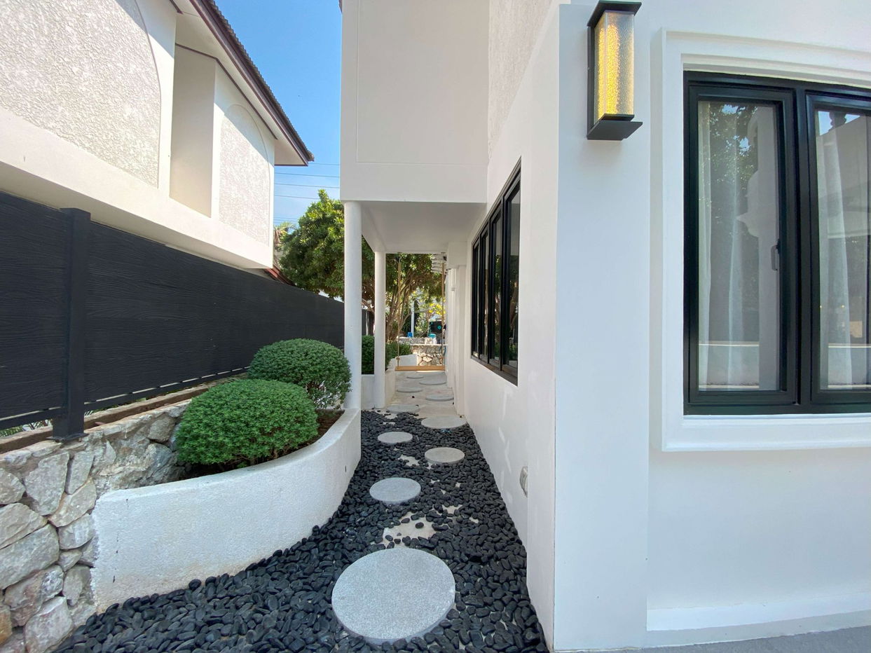 picture Pool Villa in Jomtien Beach for Sale - 15/16