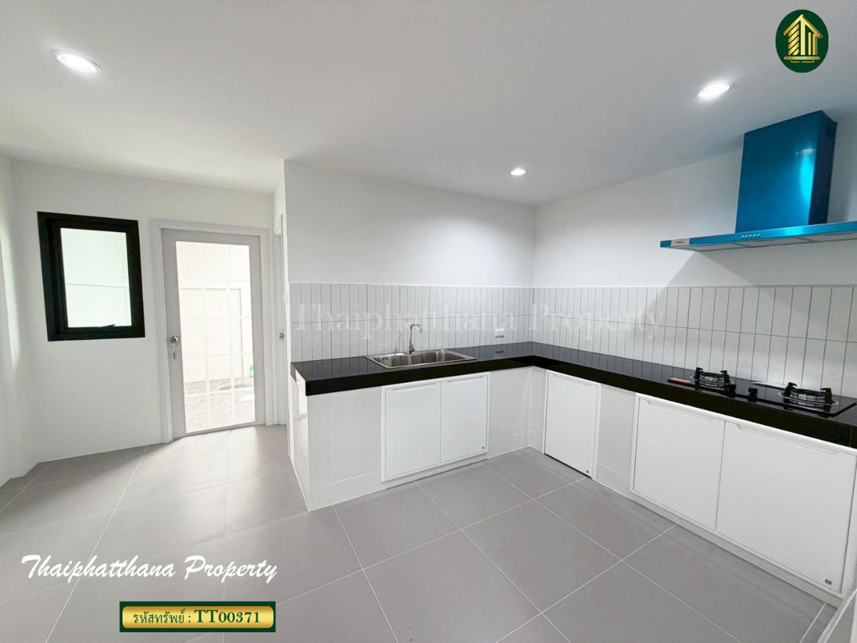 รูป ทาวน์โฮม 3 ชั้น ซอยนาคนิวาส ลาดพร้าว รีโนเวทใหม่ สวย พร้อมเข้าอยู่ - รูปที่ 12/15