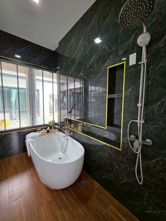 picture Luxury Pool Villa for Sale in Mabprachan - 16/19