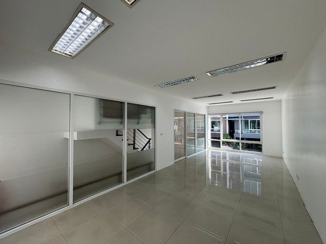 picture FOR RENT  OFFICE PROPERTY  35000 BAHT per MONTH - 5/8