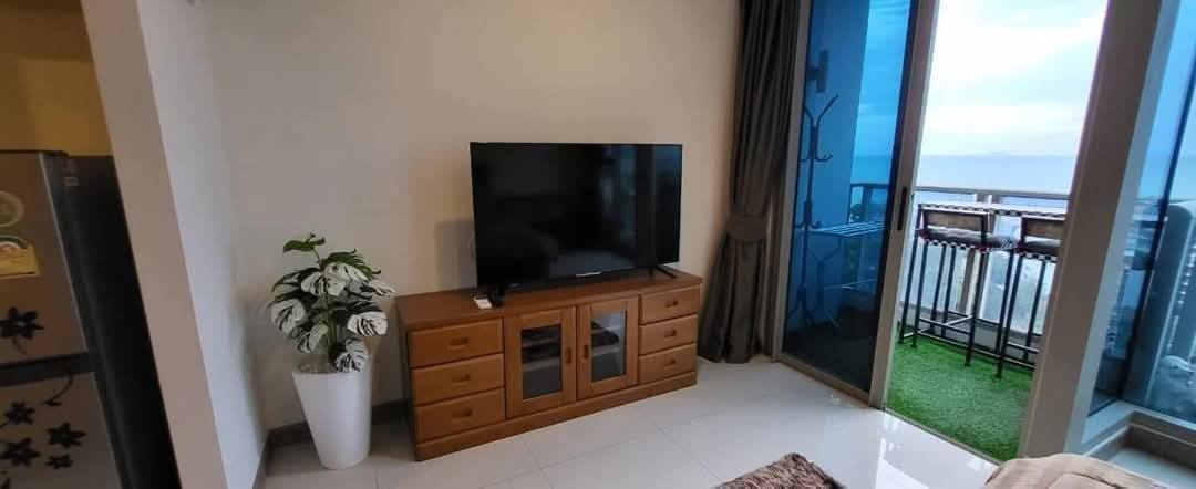 picture Riviera Jomtien Condo Studio with Sea View - 1/9