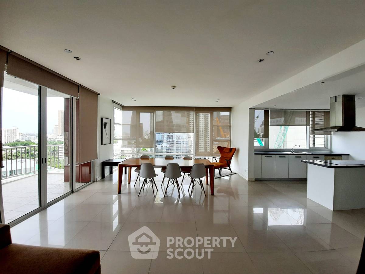 picture 3-BR Condo at Fullerton Sukhumvit near BTS Ekkamai (ID 514532) - 7/13