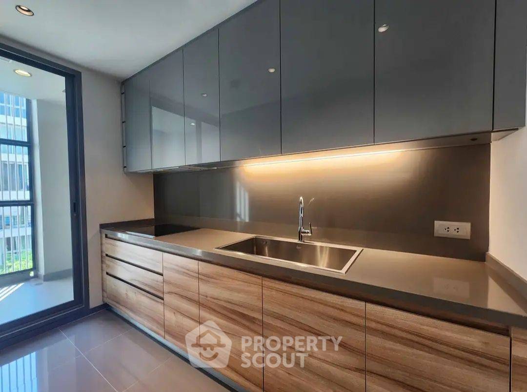 รูป คอนโด 2-ห้องนอน ที่ สุพรีม เลเจ้นด์ คอนโดมิเนียม ใกล้ MRT คลองเตย (ID 2059628) - รูปที่ 5/10