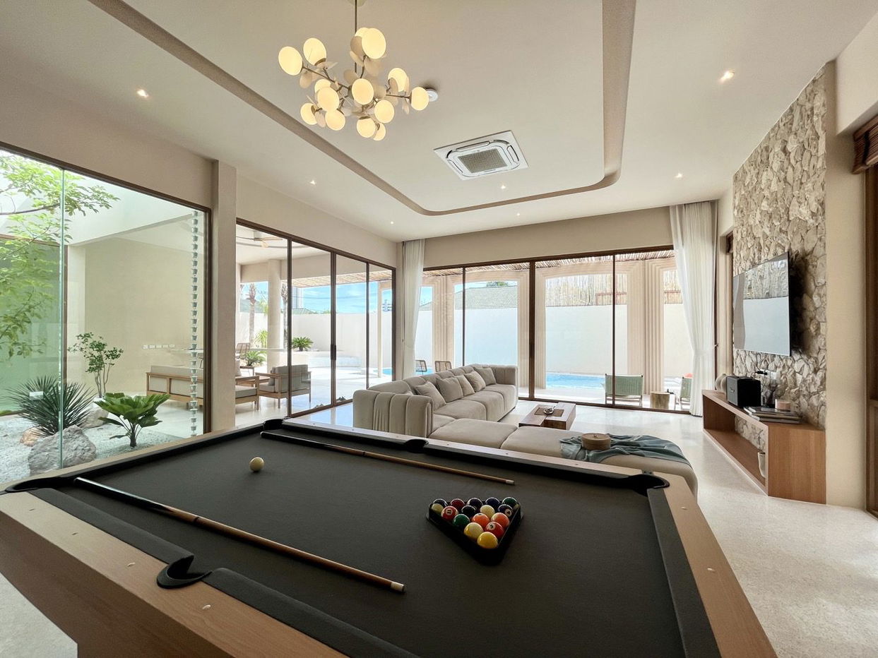 รูป Luxury 9-Bedroom Pool Villa for Sale in Jomtien - รูปที่ 6/20