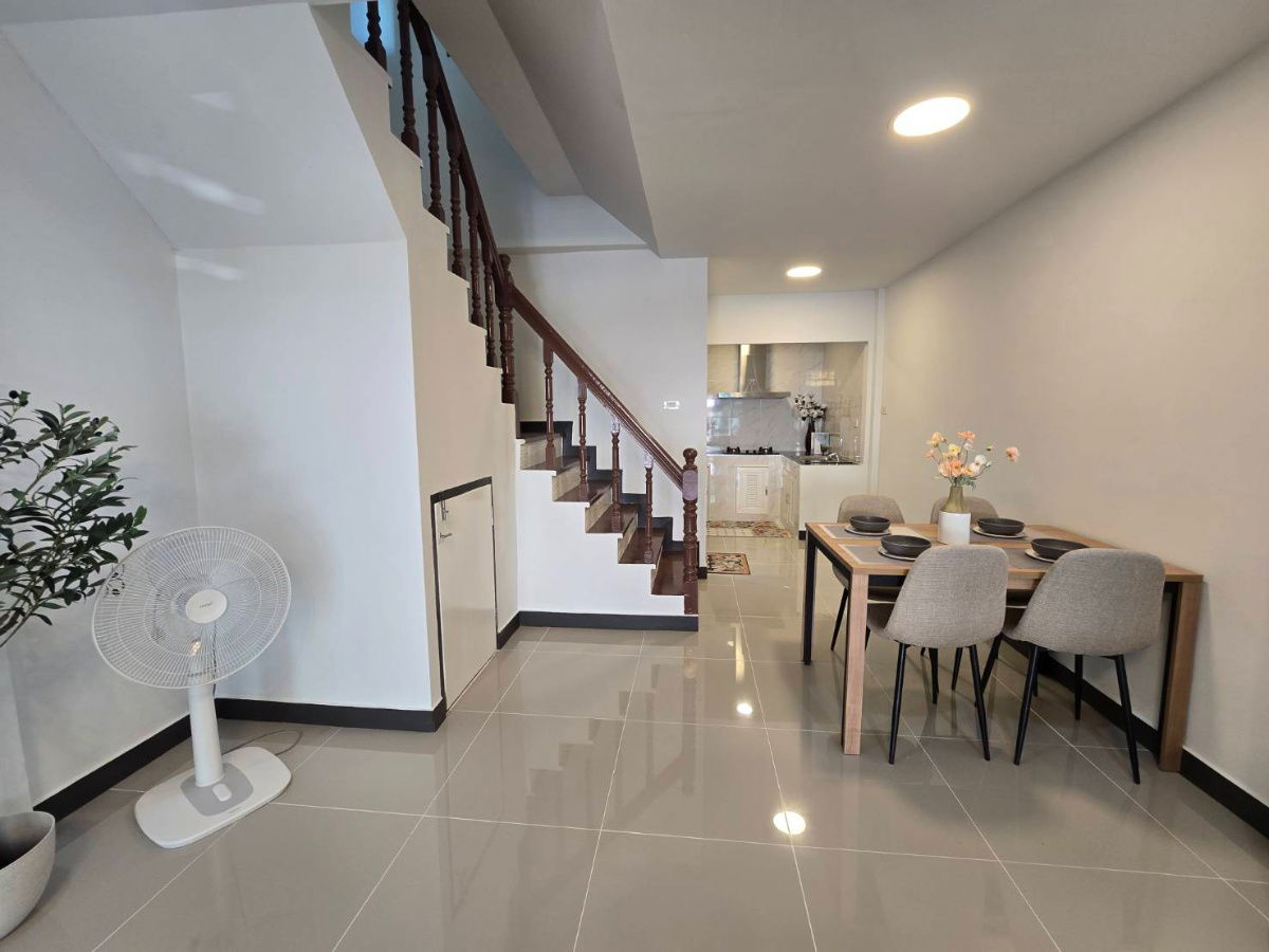 รูป ทาวน์เฮ้าส์ รีโนเวทใหม่ ทำเลดี ตกแต่งใหม่ หมู่บ้าน เคซี รามอินทรา 8  (ซ.26 )ถนนไทยรามัญ คลองสามวา พร้อมเฟอร์นิเจอร์ - รูปที่ 10/21