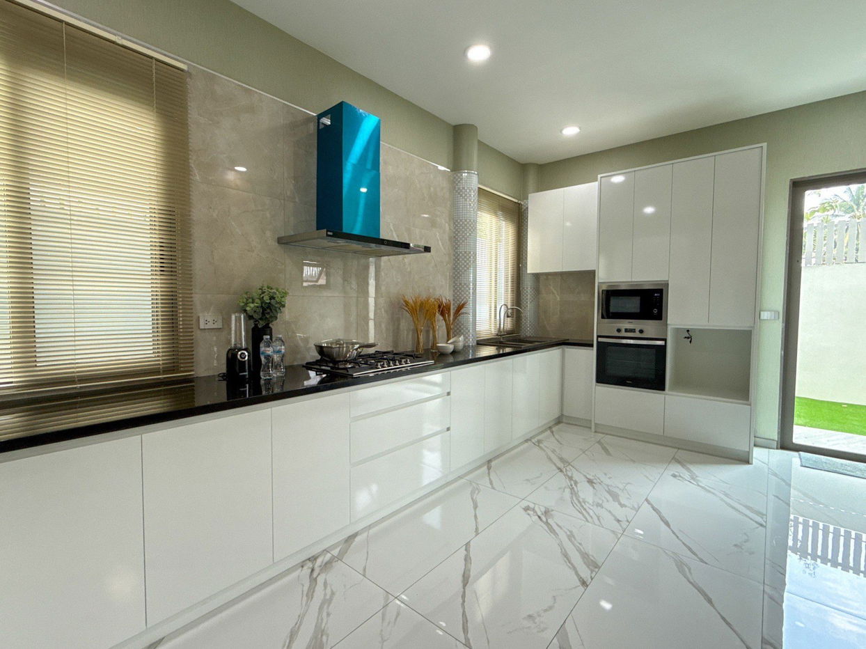 picture Luxury Pool Villa for Sale – Prime Mabprachan Location - 10/21